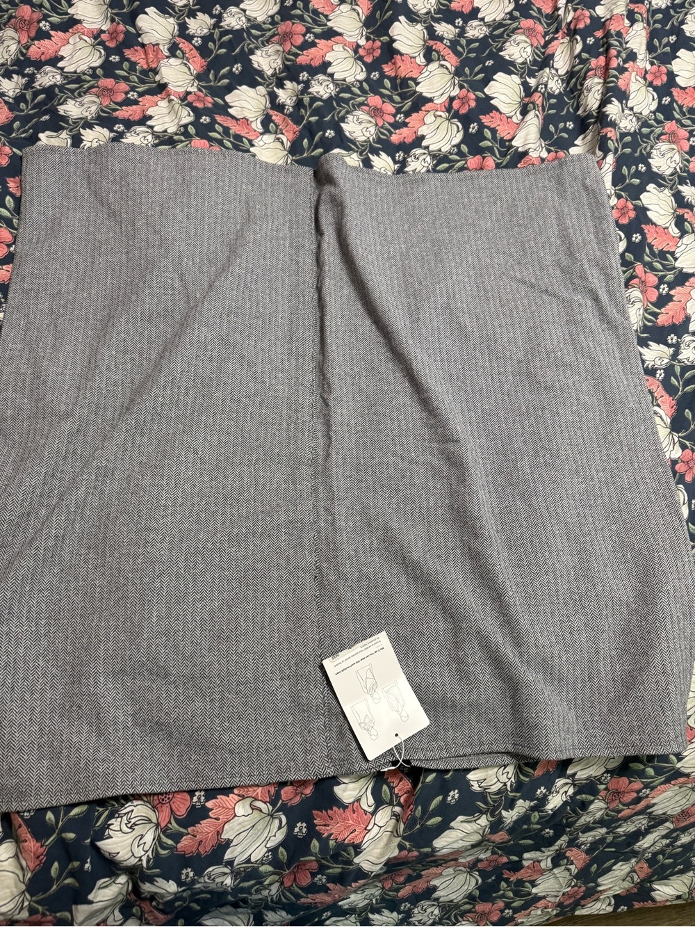 BNWT Lululemon vinyasa scarf grey black chevron